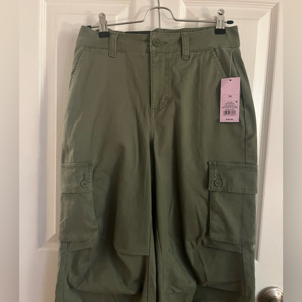 LONG OLIVE GREEN CARGO PANTS